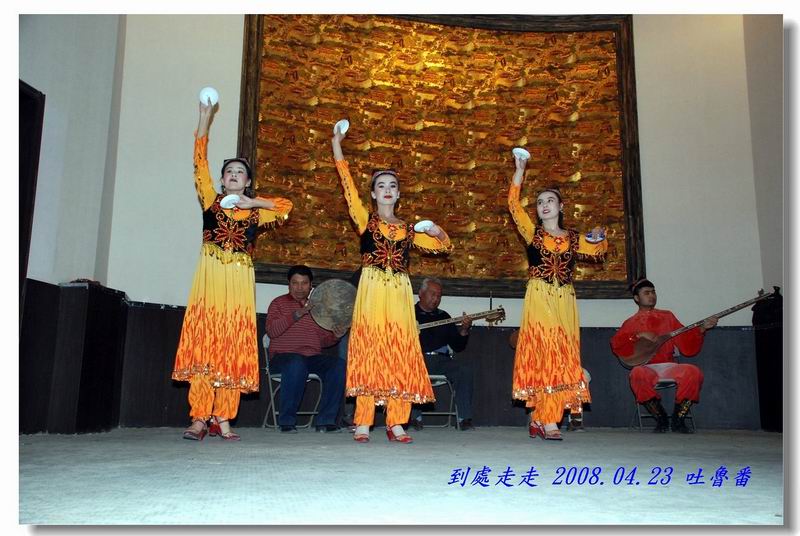 愛唱、愛跳、愛花的維吾爾族